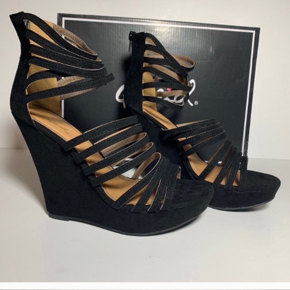 NEW Qupid black suede strappy wedges size 7.5